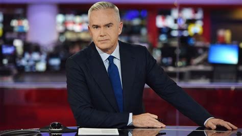 huw edwards height